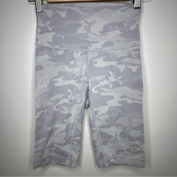 LULULEMON Ribbed Camo Wunder Under Shorts 10” - Picture 2 of 6